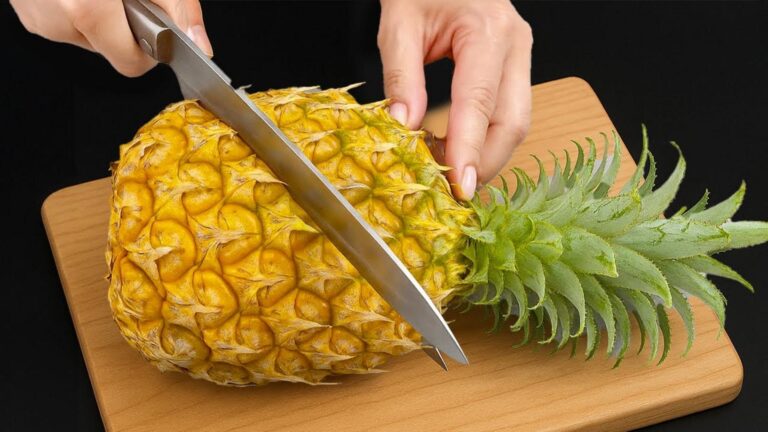 Questo metodo sorprendente per tagliare l’ananas ti lascerà senza parole…